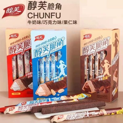醇芙脆角巧克力涂层果仁夹心三角酥能量棒休闲网红小零食充饥食品